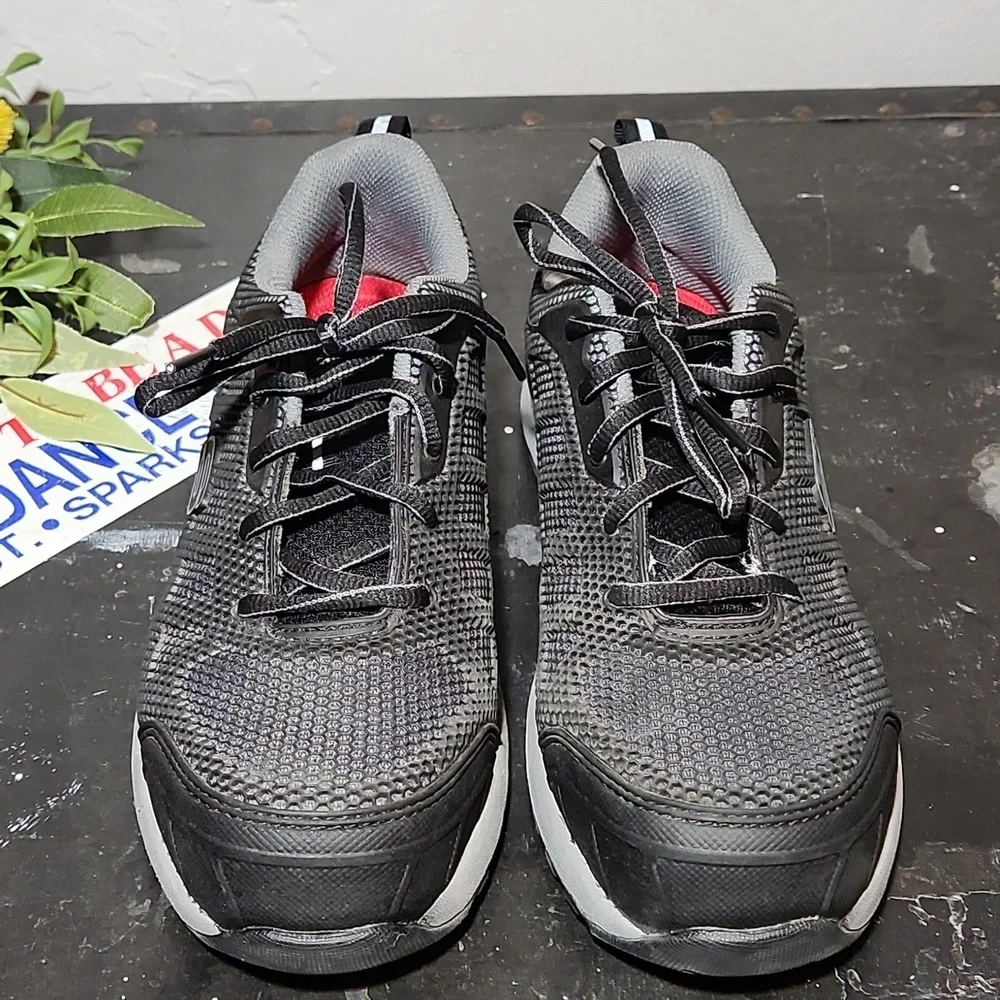 SKECHERS Men's 8 Oil Slip Resistant Hard Toe Black